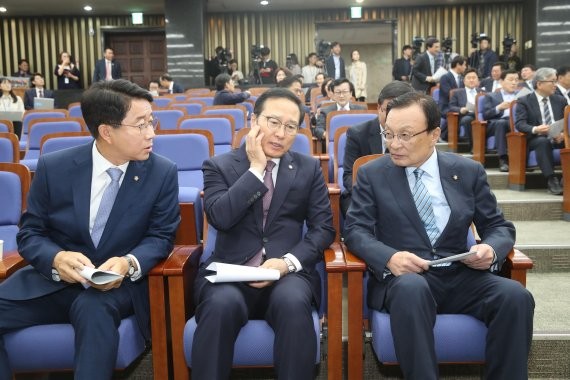 폭우로 충청과 영남권 순회 경선 취소…민주당 당 대표 후보들 간의 선명성 경쟁 가속화