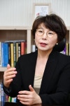 “마약 처벌보다 치료가 먼저” 박진실 변호사