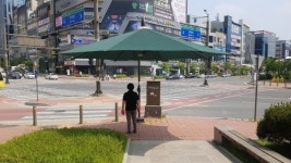 완주군, 횡단보도에 땡볕피할 그늘막 설치