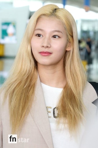 [포토] 트와이스 사나, ‘급이 다른 예쁨’