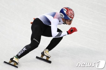쇼트트랙 임효준, 황대헌 바지내려 '성희롱' 파문…선수촌 퇴촌
