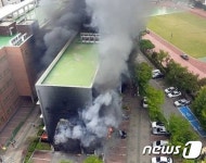 서울 은평구 은명초등학교서 화재…교사 2명 연기 흡입