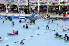 한강 야외수영장 개장후 첫 주말