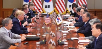 트럼프, 한미정상회담 질문을 회피하며 한미관계 훌륭하다 평가