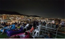 여름밤의 시네마 천국...부산 산복도로 옥상달빛극장 문연다