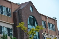 웅동중학교 前교사 조국 父 사재 털어가며 학교 도와 [헉스]