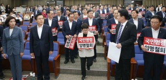 '대여 투쟁' 머리띠 매는 한국당… 9월국회 올스톱 예고[격랑 휩싸인 정국]