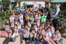 현대백화점, 초등학교 147개 학급에 공기정화식물 1470그루 전달