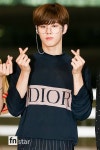 [포토] 엑스원 김우석, ‘동그란 안경도 취향저격’