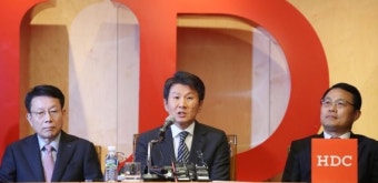 답변하는 정몽규 회장