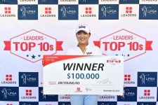 전관왕 노리는 고진영, 리더스 톱 10 수상