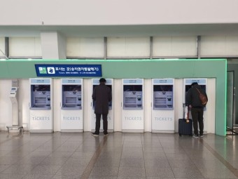 철도 파업 이틀째 출근길...기차역 '한산' 지하철역 '발디딜 틈도 없어'