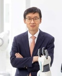 "저가형 미투 제품 파는 中과 차별화… 고부가 로봇에 집중" [미래 로봇 리더를 만나다]