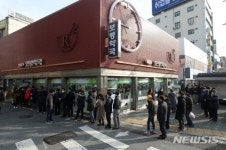 마스크 내놔 골프채로 위협받는 약국…경찰, 순찰 강화