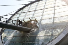 시원한 물줄기 뿜어내는 서초구 워터스크린