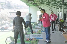 골프연습장 찾은 황교안 미래통합당 종로구 후보