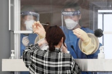 고3 이어 교사도 이태원 갔다… 학부모들 우리 애 등교는요?