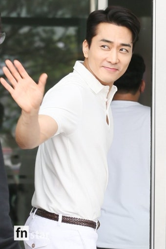 [포토] 송승헌, ‘상냥한 작벽인사’