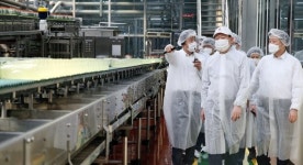 칠성음료 공장 찾은 신동빈 롯데의 디지털 전환 핵심기지