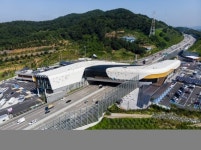 문화·편의시설 갖춘 고속도로 위 쉼터 [2020 대한민국 국토대전]