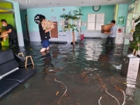 동천 범람 자성대 노인복지관, 운영차량 5대 침수 ‘발동동’