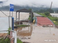 전북 남원 섬진강 흐르는 금곡교 제방 유실…이재민 1,070여명