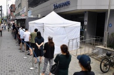 코로나19 검사 기다리는 성북구민들