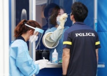 어썸스카이쉴드 방역클리닉 3센터 | 페이스쉴드 쓰고 접촉 최소화.. 경찰도 코로나 방역대책 강화