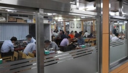 사회적 거리두기 2단계 완화...활기 찾은 식당가