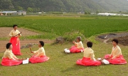 최고령 ‘할머니 공연단’의 소망…“코로나 종식돼 공연했으면”