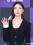 트와이스 멤버도 코로나 검사.. 가수 청하와 접촉해