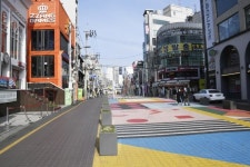 코로나로 한산한 홍대거리