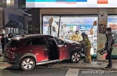 제주서 음주운전 50대 편의점 돌진…인명피해 없어