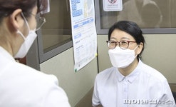 전북 1호 접종자 “안전성 믿는다”…별다른 징후·증상 없고 편안