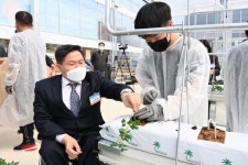 조향현 장애인고용공단 이사장 "푸르메여주팜 성공 지원"