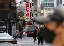 노래방 간 교사에 코로나19 감염된 학생들…학부모 부글부글