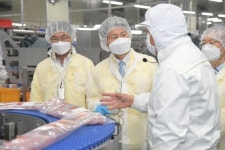 김강립 식약처장, 육가공업체 방문..위생·안전관리 신경 써달라