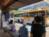 울산 시민들 버스정류장 스스로 방역나서