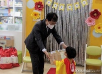 [동정] 공무원연금공단, 직장어린이집에 어린이날 선물
