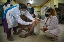 J&J백신 접종자, 부스터 샷 필요성 점차 제기