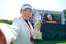 신지애, 프로 통산 61승 달성..JLPGA투어 시즌 4승