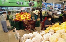 집밥 재료는 직접… 신선식품 장볼땐 결국 대형마트 갔다