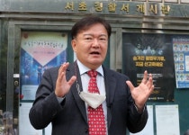 '불법 집회 주도' 민경욱, 경찰 출석… 