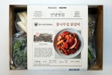 이마트 피코크X네이버, 통나무집 닭갈비 밀키트 출시