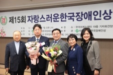 정동수 더제니스치과 원장 보건복지부장관 표창장 수상