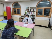소통부부한의원 성동점, 자오나학교에 무상진료 및 기부금 전달