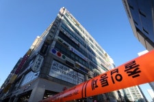 고양시 마두역 인근 상가 건물 붕괴위험 수백명 대피