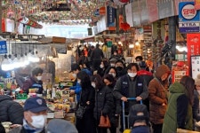 설 연휴 붐비는 광장시장