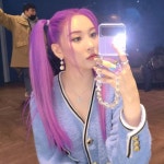 올해의 팬톤 컬러, ‘베리 페리’ 머리에 물들이기