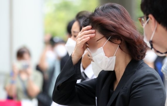 이 대통령, 조국-윤미향 사면 결정 내일 예정... 국민통합에 대한 시험대